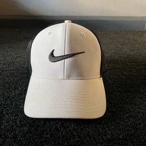 Mens Nike golf hate.